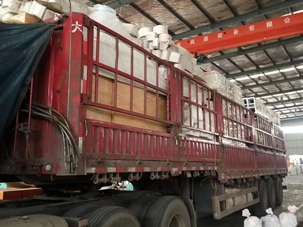 日產(chǎn)80噸玉米脫皮制糝機(jī) 烏干達(dá)客戶發(fā)貨現(xiàn)場(chǎng)（圖）